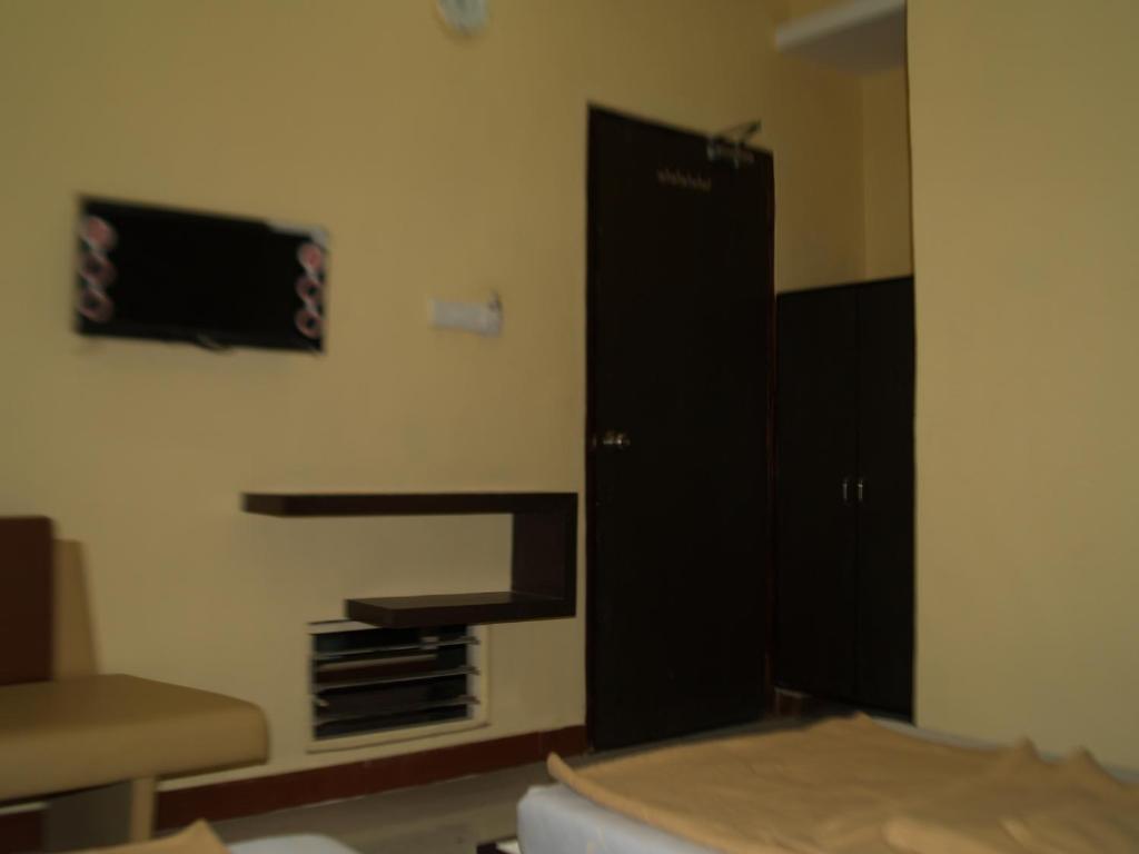 Maruti Hotel